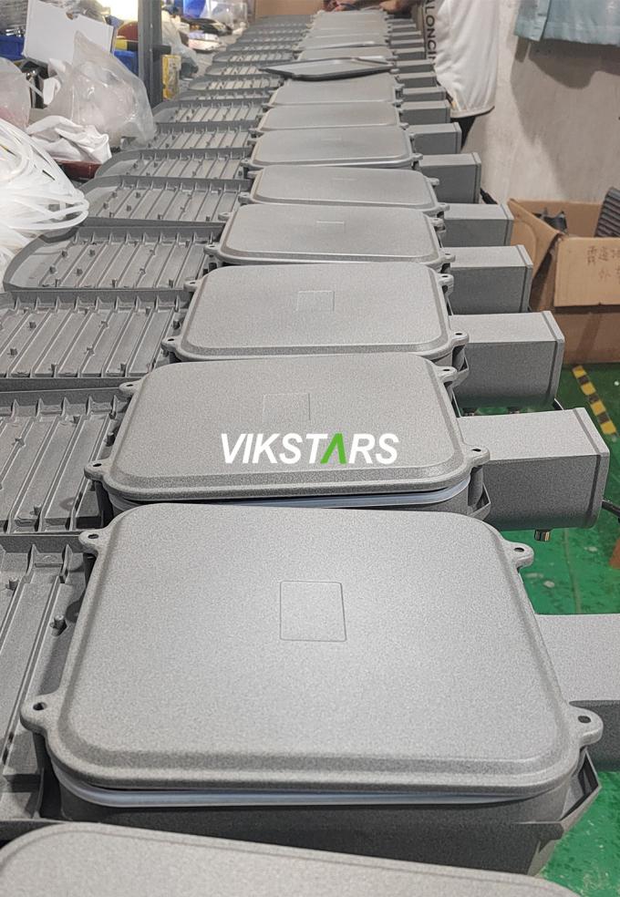 500W 600W 800W 高品質 プロジェクト ランプ 庭 ヴィラ 村 のための太陽光路灯 23