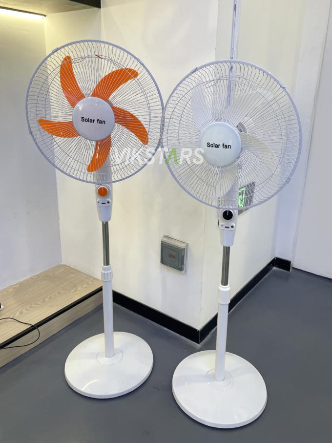 キャンプ用の太陽光発電のファンの 16インチ 9